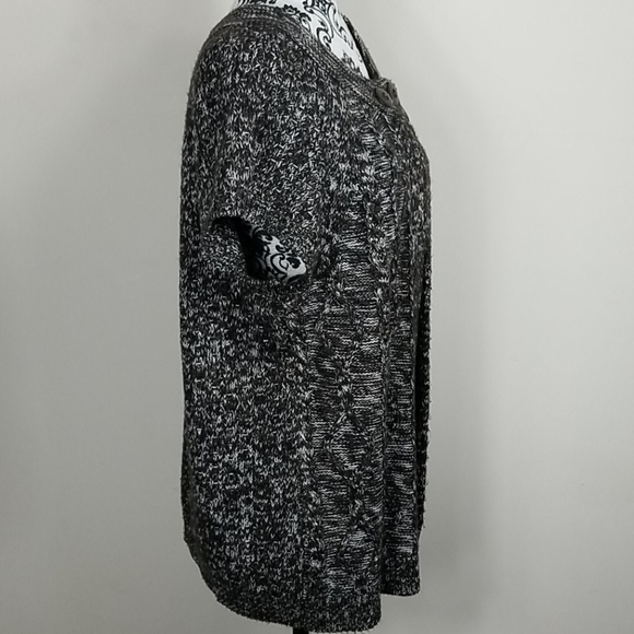 Women's Large Shortsleeved Cable Knit Cardigan - Picture 3 of 9
